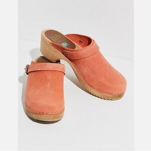 Orange MIA clogs size 38